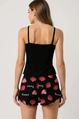Çilek Baskılı Siyah Askılı Şortlu Pijama Takımı - Görsel 3