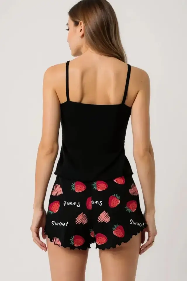 Çilek Baskılı Siyah Askılı Şortlu Pijama Takımı — görsel 3