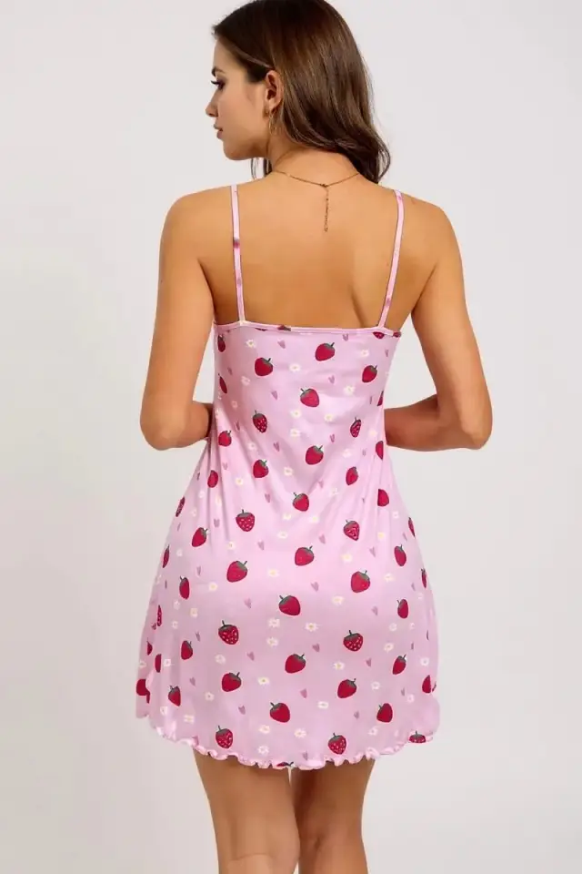 Pembe Çilek Desenli Askılı Kadın Gecelik — görsel 3