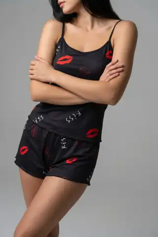 Öpücük Desenli Siyah Askılı Şortlu Kadın Pijama Takımı TM1358 - 3