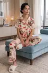 Ekru Ayıcık Desenli Kısa Kollu Gömlek Yaka Milan Kumaş Kadın Pijama Takımı - Görsel 1