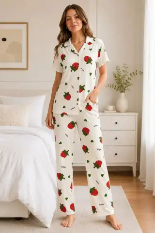 Ekru Çilek Desenli Kısa Kollu Gömlek Yaka Milan Kumaş Kadın Pijama Takımı - 3