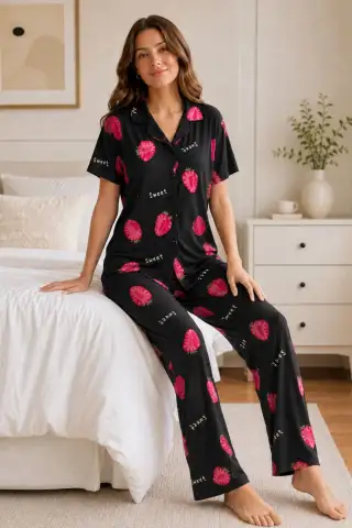 Siyah Çilek Desenli Kısa Kollu Gömlek Yaka Milan Kumaş Kadın Pijama Takımı - 2
