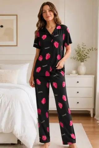 Siyah Çilek Desenli Kısa Kollu Gömlek Yaka Milan Kumaş Kadın Pijama Takımı - 3