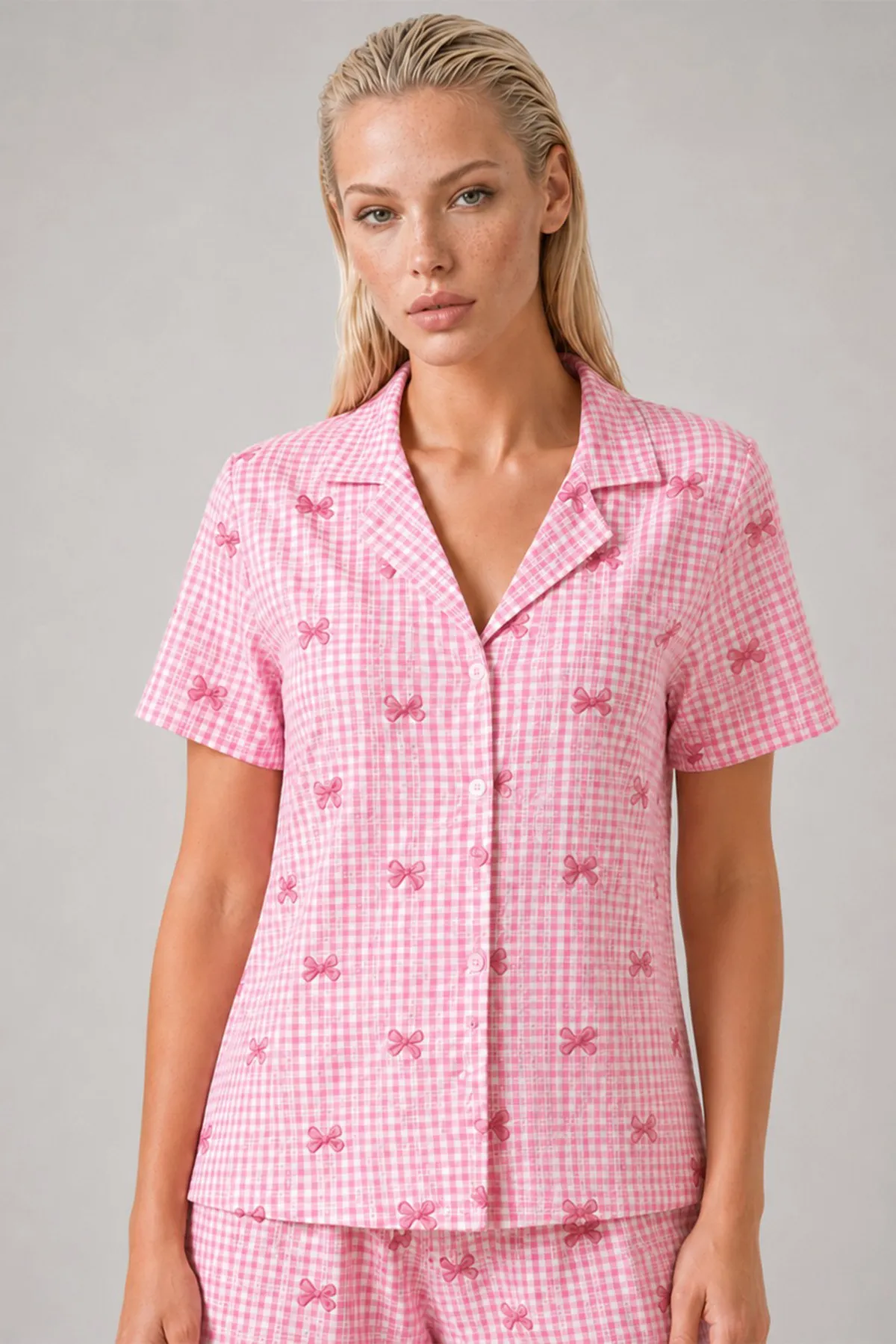 Ekose Fiyonk Desenli Şortlu Pijama Takımı Kadın Kısa Kollu Düğmeli Yazlık rahat Pembe Pijama Takımı 4634