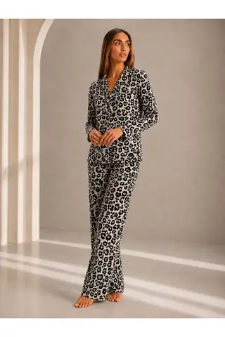 Kadın Önden Düğmeli Uzun Kollu Alt Üst Leopar Pijama Takımı - 4