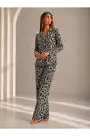 Kadın Önden Düğmeli Uzun Kollu Alt Üst Leopar Pijama Takımı - Görsel 4