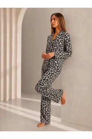 Kadın Önden Düğmeli Uzun Kollu Alt Üst Leopar Pijama Takımı - 6